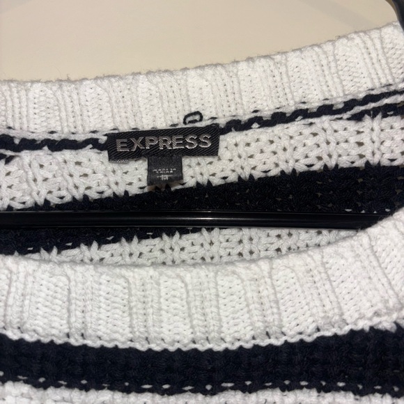 sweater - Picture 2 of 7